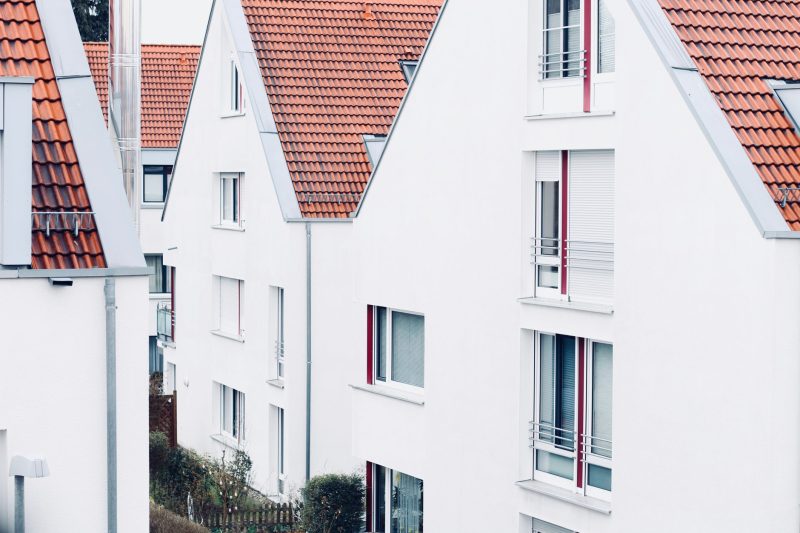Home 14 White houses with red roofs create a clean and modern suburb 1782234031